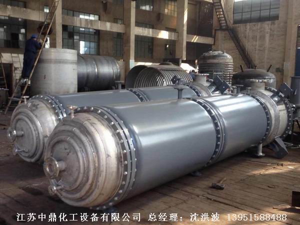 導(dǎo)熱油循環(huán)加熱薄膜蒸發(fā)器 導(dǎo)熱油加熱刮板薄膜蒸發(fā)器 